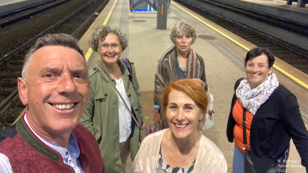 Auf der Heimreise am Bahnhof :-) Kneipp-MGV-Leoben-0023